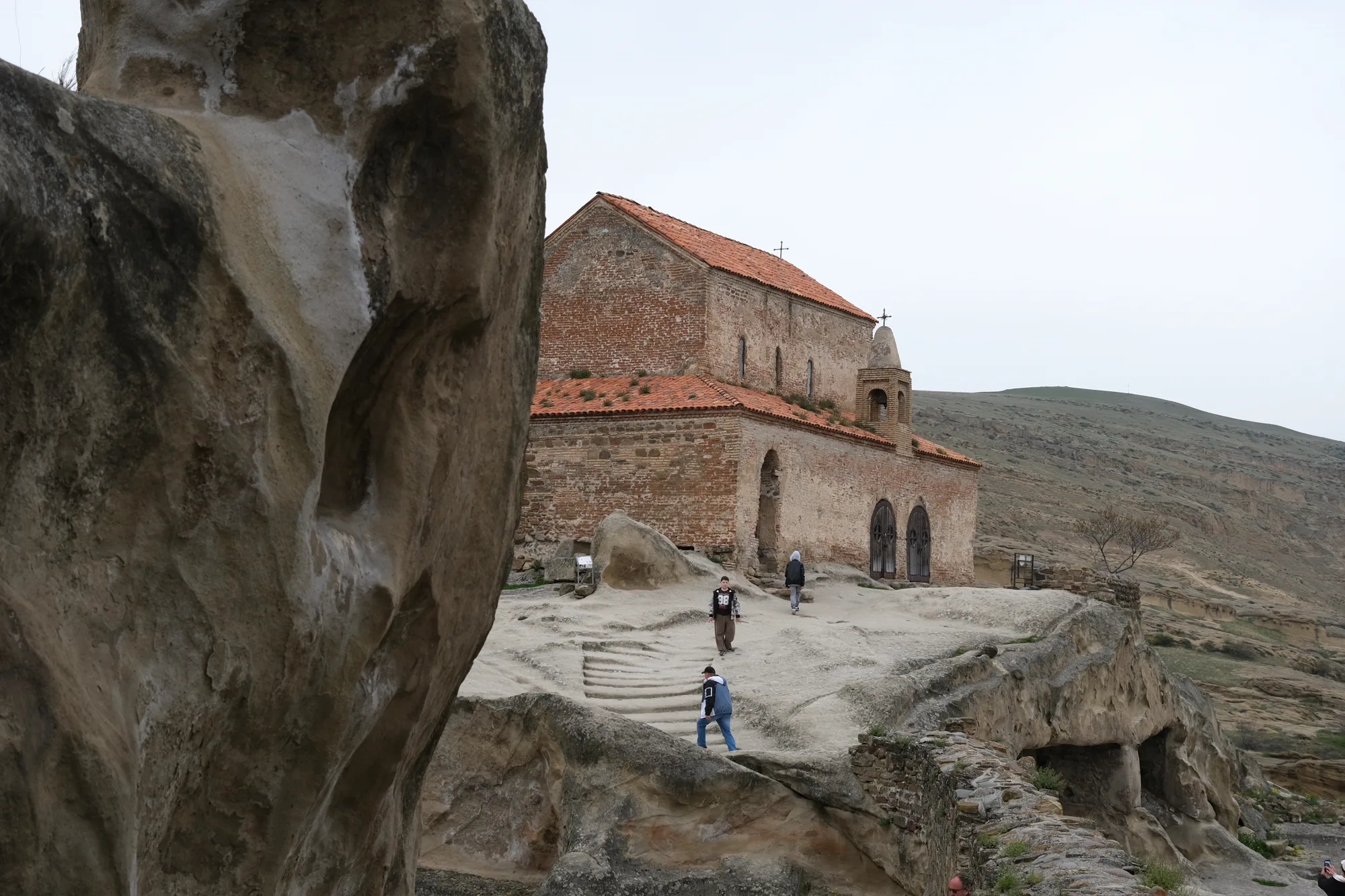 Церковь на вершине скалы пещерного города Уплисцихе