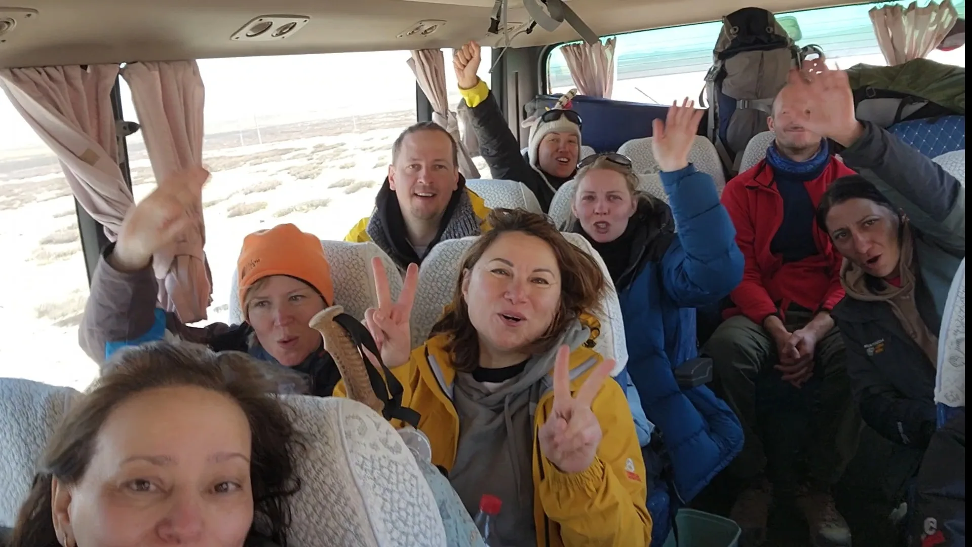 Кора вокруг Кайласа, День 13 — группа в автобусе по пути в Сагу
